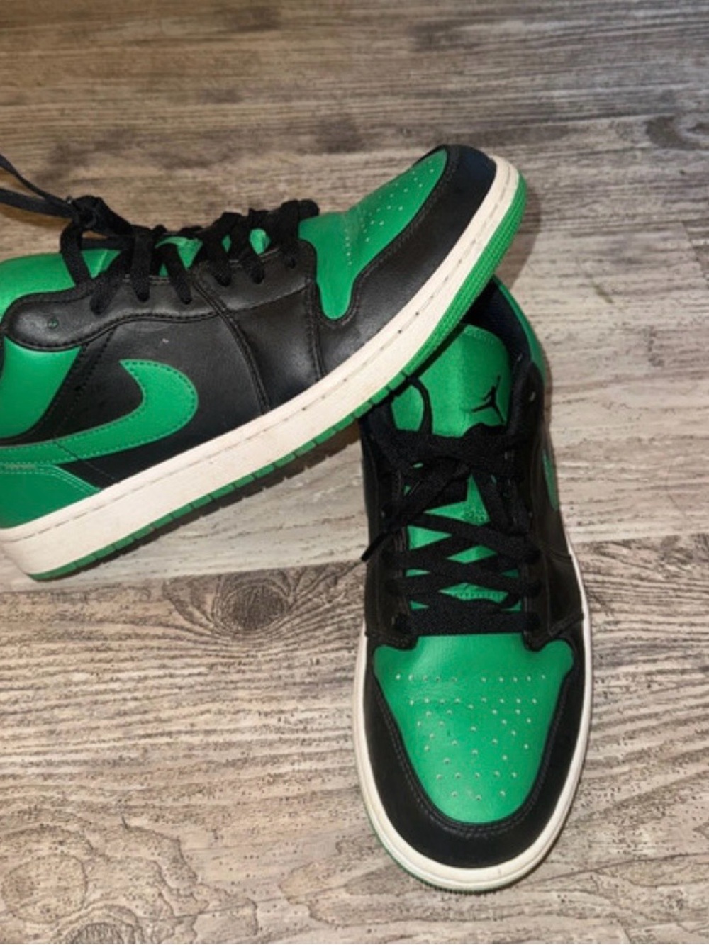 Jordan Low-Top Sneakers in Green and Black - Picture 2 of 5